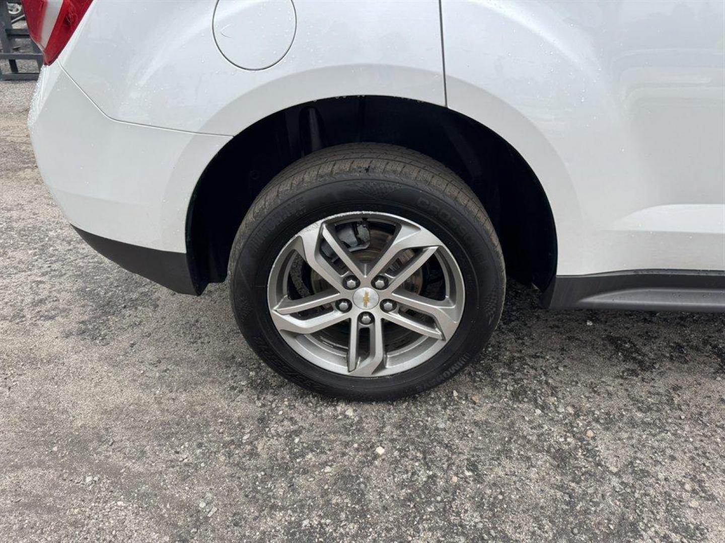 2017 White /Brown Chevrolet Equinox (2GNALDEK4H1) with an 2.4l I-4 Sidi Dohc Flex 2 engine, Automatic transmission, located at 745 East Steele Rd., West Columbia, SC, 29170, (803) 755-9148, 33.927212, -81.148483 - Photo#30