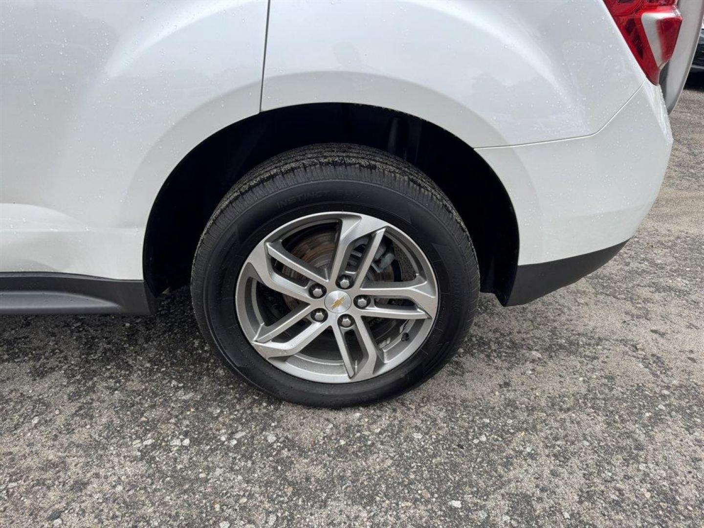 2017 White /Brown Chevrolet Equinox (2GNALDEK4H1) with an 2.4l I-4 Sidi Dohc Flex 2 engine, Automatic transmission, located at 745 East Steele Rd., West Columbia, SC, 29170, (803) 755-9148, 33.927212, -81.148483 - Photo#31