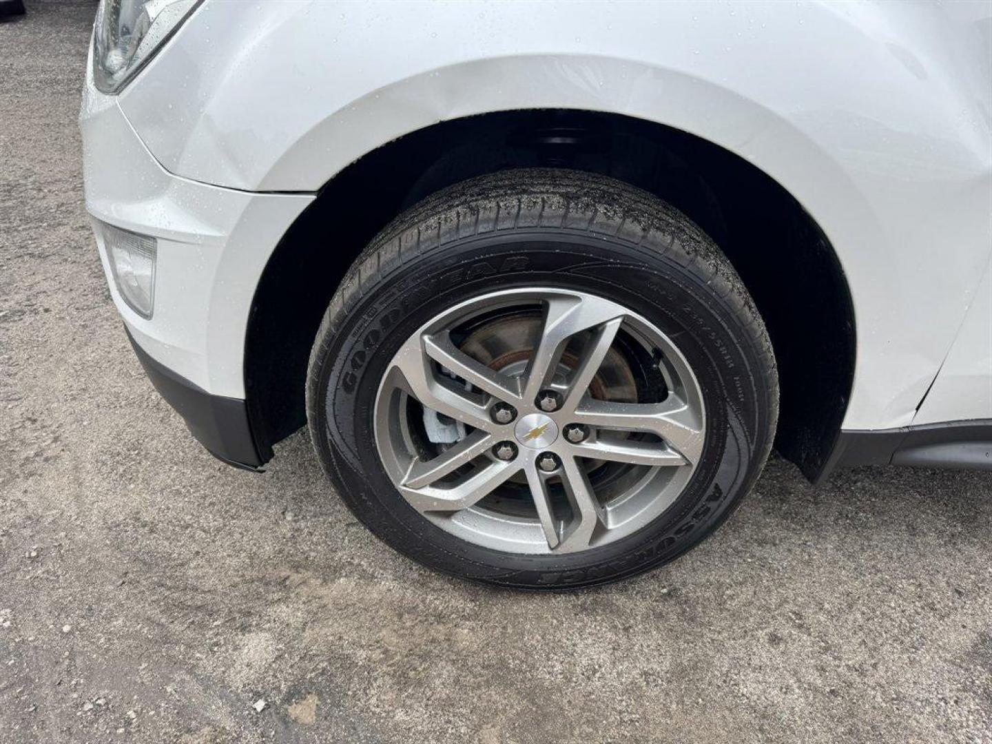 2017 White /Brown Chevrolet Equinox (2GNALDEK4H1) with an 2.4l I-4 Sidi Dohc Flex 2 engine, Automatic transmission, located at 745 East Steele Rd., West Columbia, SC, 29170, (803) 755-9148, 33.927212, -81.148483 - Photo#32