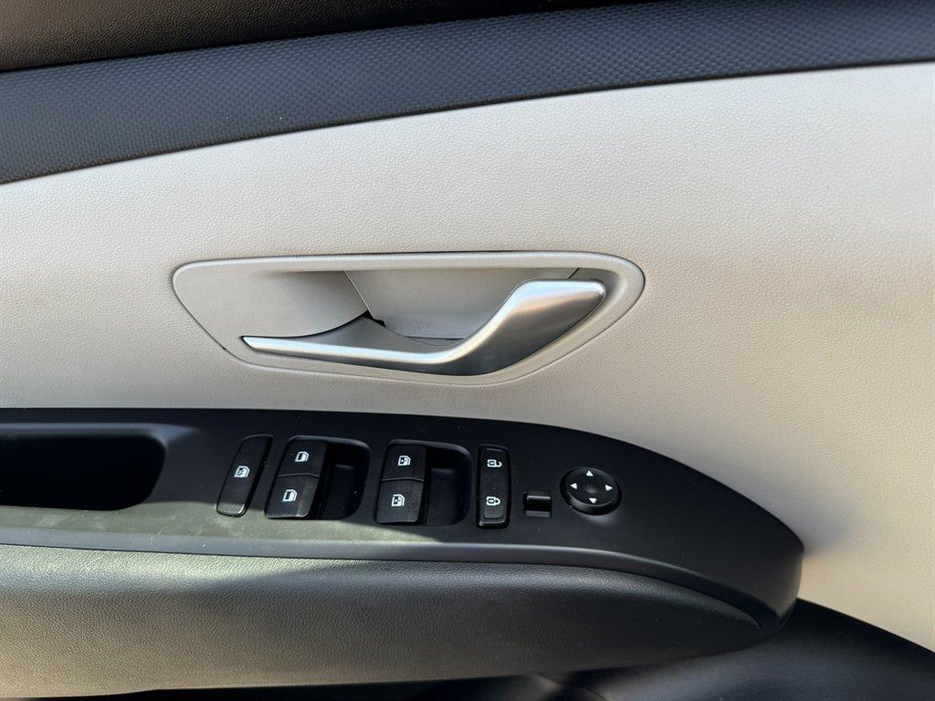 2024 Grey /Grey Hyundai Tucson (5NMJBCDE9RH) with an 2.5l I-4 DI Dohc 2.5l engine, Automatic transmission, located at 745 East Steele Rd., West Columbia, SC, 29170, (803) 755-9148, 33.927212, -81.148483 - Photo#17