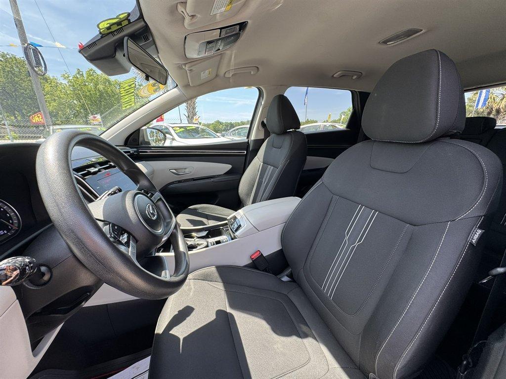 2024 Grey /Grey Hyundai Tucson (5NMJBCDE9RH) with an 2.5l I-4 DI Dohc 2.5l engine, Automatic transmission, located at 745 East Steele Rd., West Columbia, SC, 29170, (803) 755-9148, 33.927212, -81.148483 - Photo#18