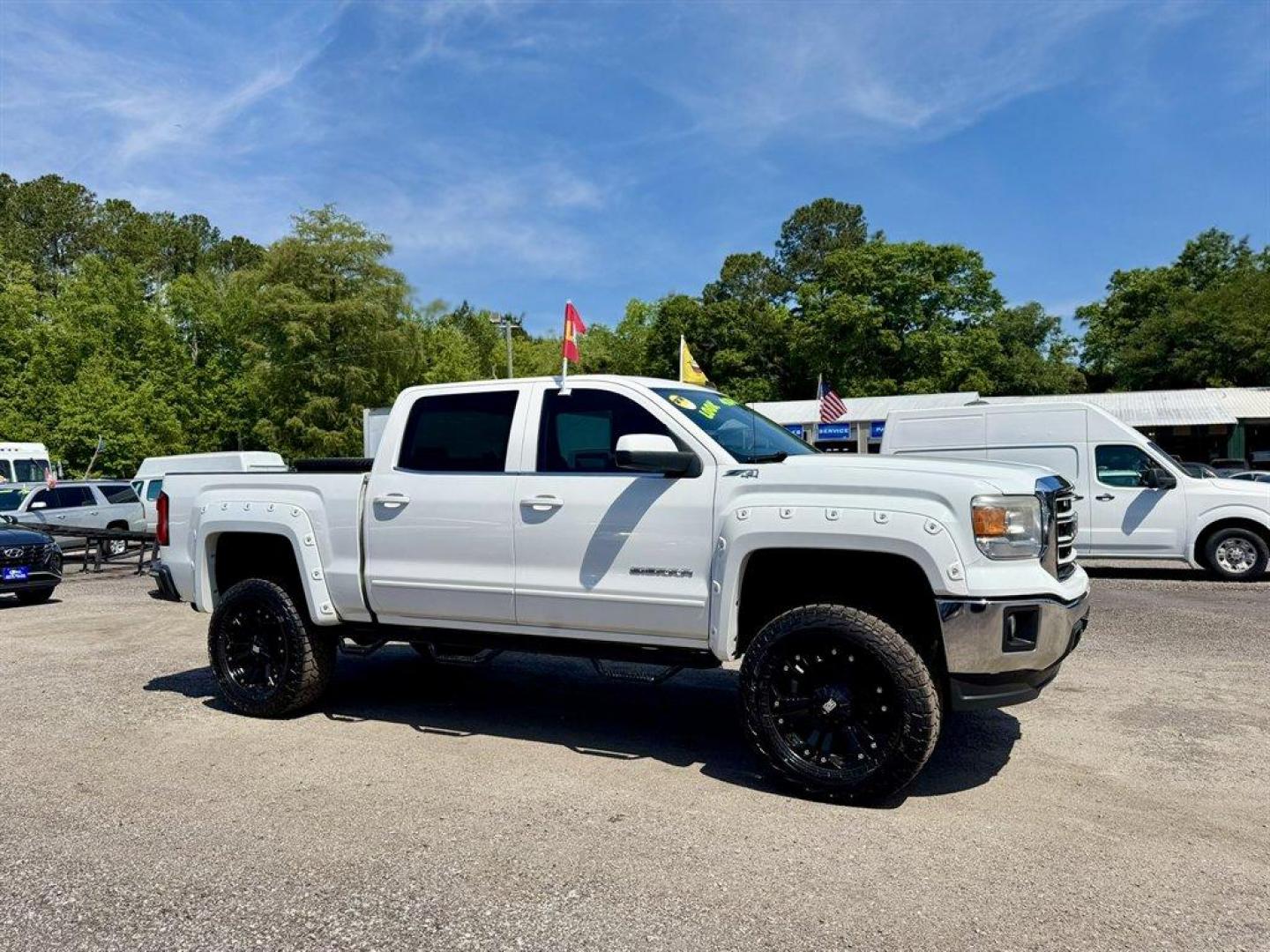 2014 White /Black GMC Sierra 1500 (3GTU2UEC5EG) with an 5.3l V8 DI VVT Flex 5.3l engine, Automatic transmission, located at 745 East Steele Rd., West Columbia, SC, 29170, (803) 755-9148, 33.927212, -81.148483 - Photo#2