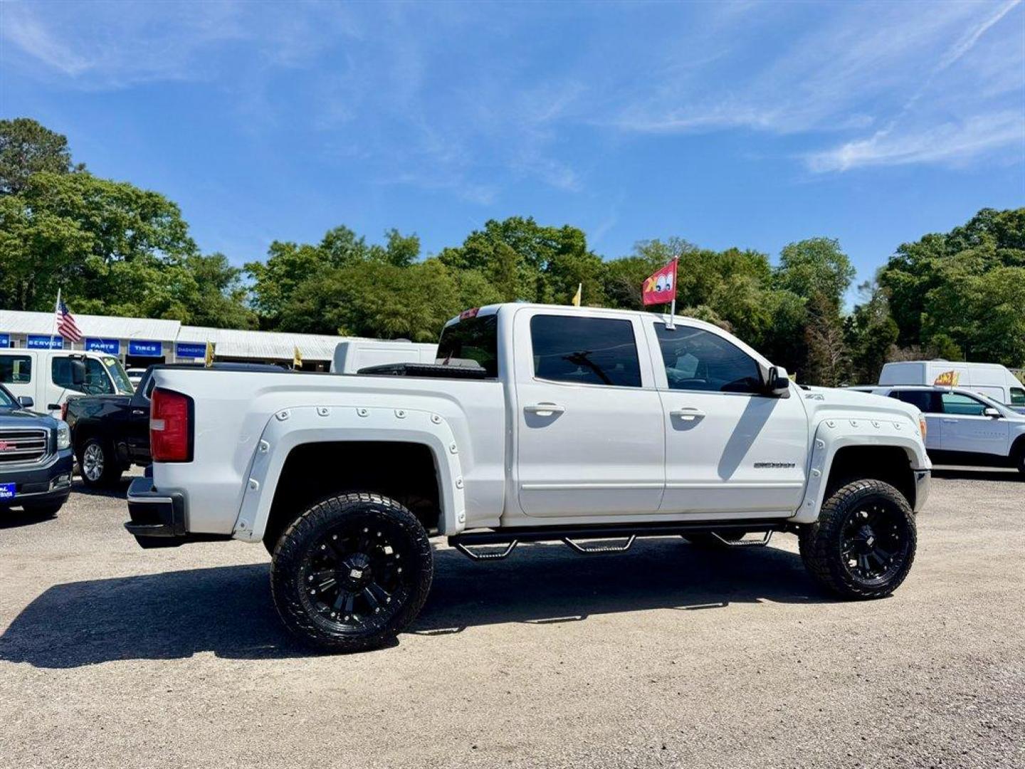 2014 White /Black GMC Sierra 1500 (3GTU2UEC5EG) with an 5.3l V8 DI VVT Flex 5.3l engine, Automatic transmission, located at 745 East Steele Rd., West Columbia, SC, 29170, (803) 755-9148, 33.927212, -81.148483 - Photo#3