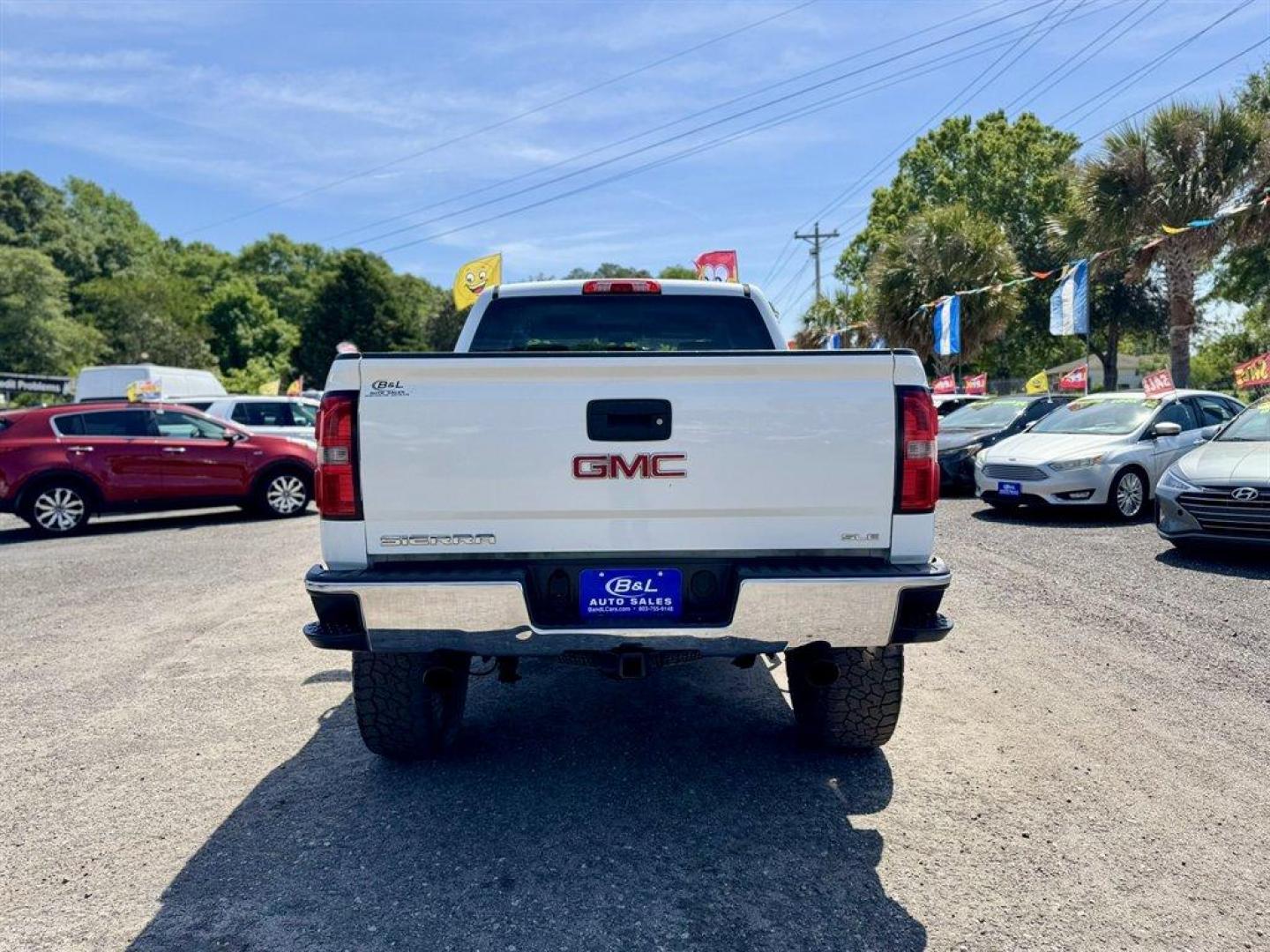2014 White /Black GMC Sierra 1500 (3GTU2UEC5EG) with an 5.3l V8 DI VVT Flex 5.3l engine, Automatic transmission, located at 745 East Steele Rd., West Columbia, SC, 29170, (803) 755-9148, 33.927212, -81.148483 - Photo#4
