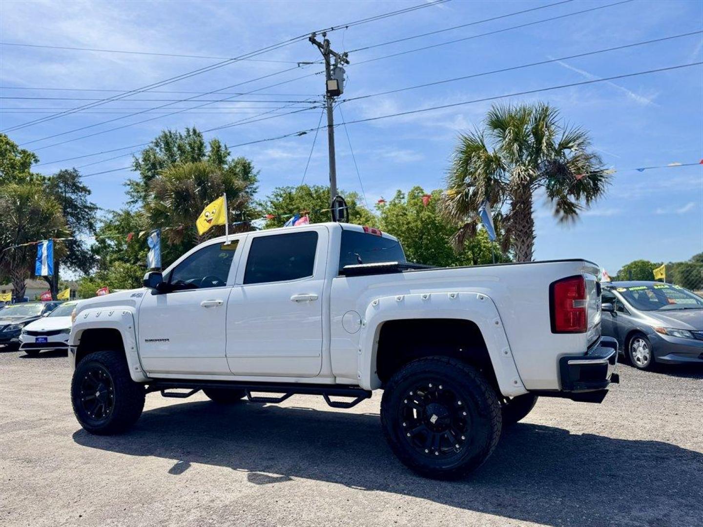 2014 White /Black GMC Sierra 1500 (3GTU2UEC5EG) with an 5.3l V8 DI VVT Flex 5.3l engine, Automatic transmission, located at 745 East Steele Rd., West Columbia, SC, 29170, (803) 755-9148, 33.927212, -81.148483 - Photo#5