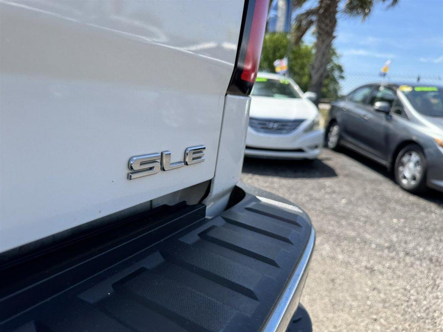 2014 White /Black GMC Sierra 1500 (3GTU2UEC5EG) with an 5.3l V8 DI VVT Flex 5.3l engine, Automatic transmission, located at 745 East Steele Rd., West Columbia, SC, 29170, (803) 755-9148, 33.927212, -81.148483 - Photo#28