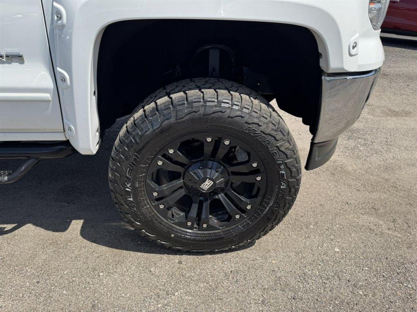 2014 White /Black GMC Sierra 1500 (3GTU2UEC5EG) with an 5.3l V8 DI VVT Flex 5.3l engine, Automatic transmission, located at 745 East Steele Rd., West Columbia, SC, 29170, (803) 755-9148, 33.927212, -81.148483 - Photo#30