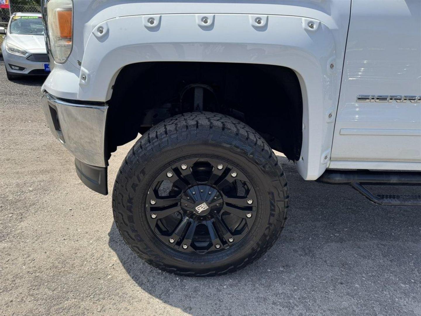 2014 White /Black GMC Sierra 1500 (3GTU2UEC5EG) with an 5.3l V8 DI VVT Flex 5.3l engine, Automatic transmission, located at 745 East Steele Rd., West Columbia, SC, 29170, (803) 755-9148, 33.927212, -81.148483 - Photo#33