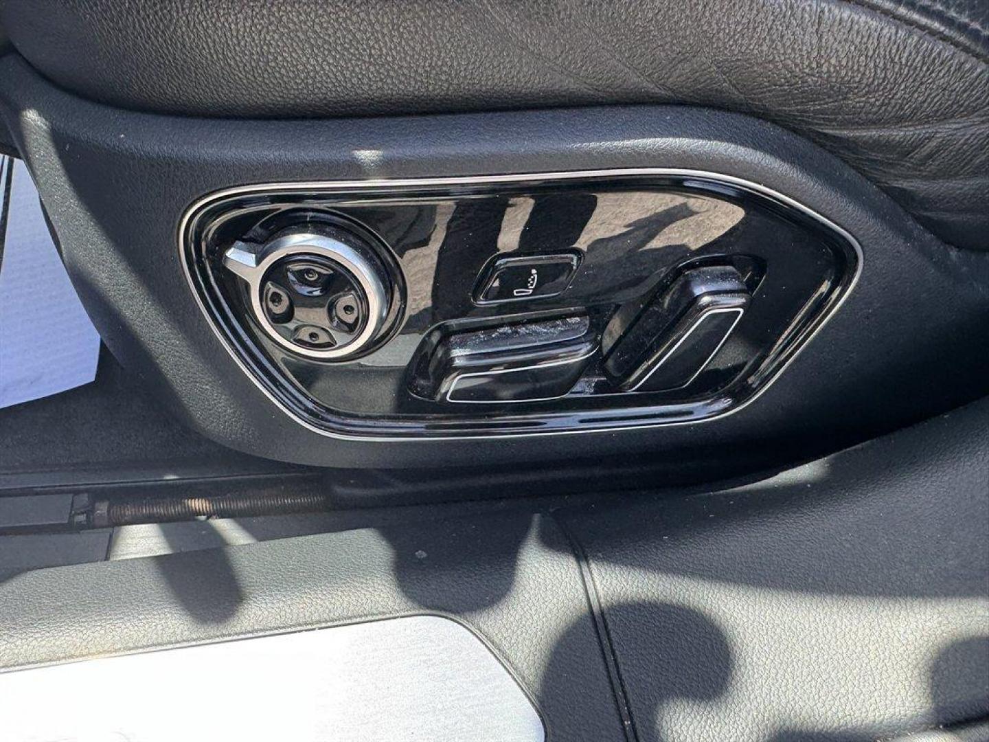 2013 Silver /Black Audi A8 (WAURGAFD0DN) with an 3.0l V6 DI Dohc S/C 3.0l engine, Automatic transmission, located at 745 East Steele Rd., West Columbia, SC, 29170, (803) 755-9148, 33.927212, -81.148483 - Photo#23