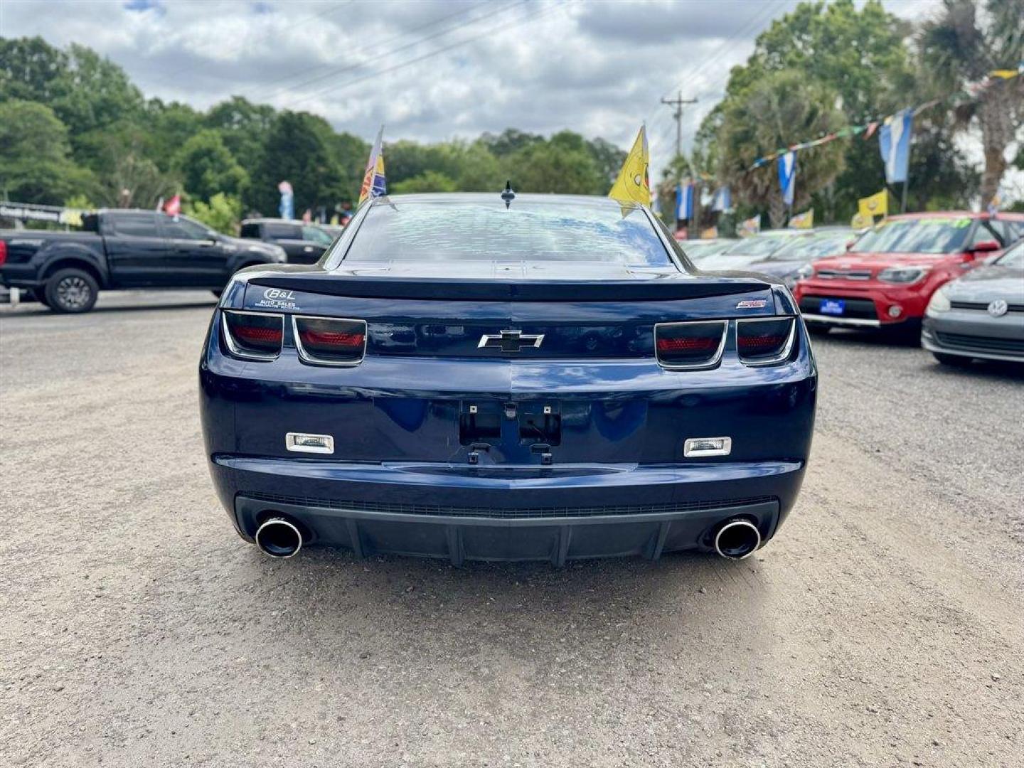 2010 Blue /Grey Chevrolet Camaro (2G1FT1EW9A9) with an 6.2l V8 SFI OHV HO 6.2l engine, Manual transmission, located at 745 East Steele Rd., West Columbia, SC, 29170, (803) 755-9148, 33.927212, -81.148483- Photo#4
