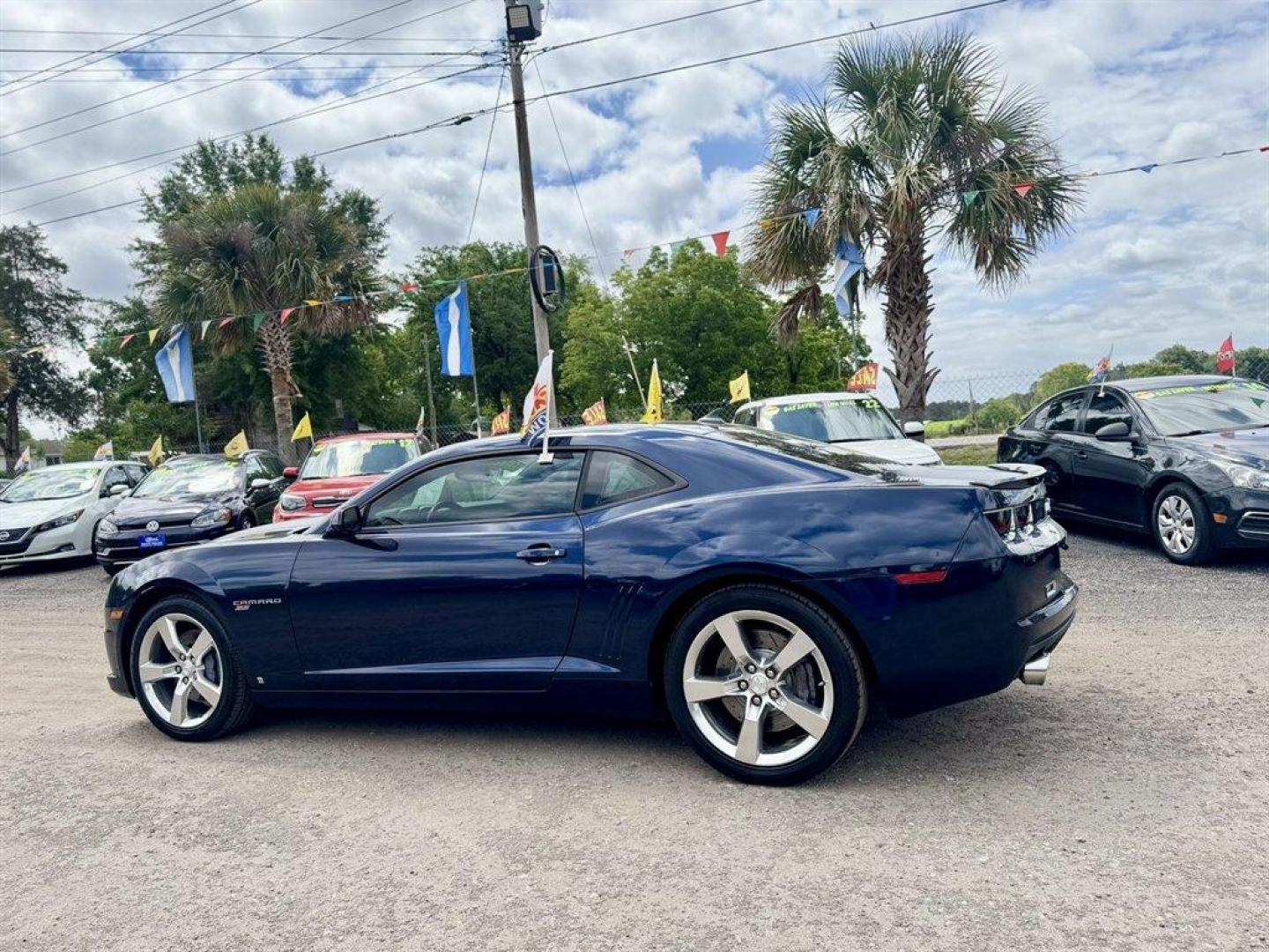 2010 Blue /Grey Chevrolet Camaro (2G1FT1EW9A9) with an 6.2l V8 SFI OHV HO 6.2l engine, Manual transmission, located at 745 East Steele Rd., West Columbia, SC, 29170, (803) 755-9148, 33.927212, -81.148483- Photo#5