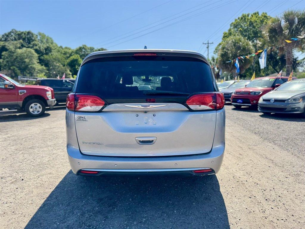 2019 Silver /Black Chrysler Pacifica (2C4RC1BG4KR) with an 3.6l V6 MPI Dohc 3.6l engine, Automatic transmission, located at 745 East Steele Rd., West Columbia, SC, 29170, (803) 755-9148, 33.927212, -81.148483 - Photo#4