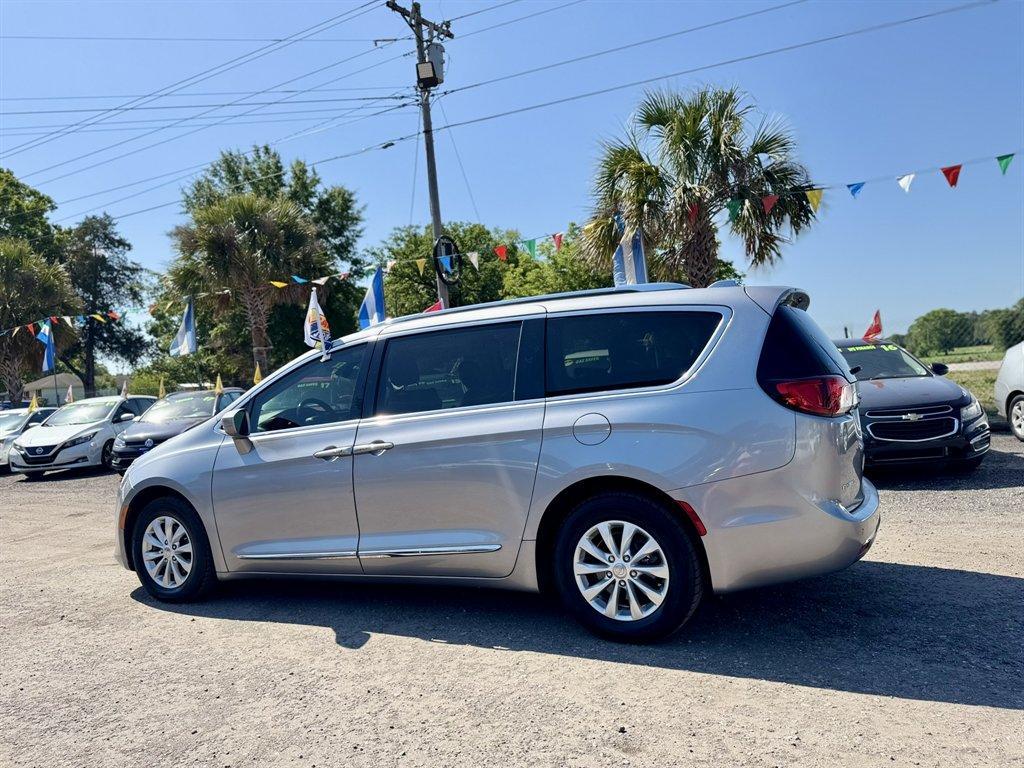 2019 Silver /Black Chrysler Pacifica (2C4RC1BG4KR) with an 3.6l V6 MPI Dohc 3.6l engine, Automatic transmission, located at 745 East Steele Rd., West Columbia, SC, 29170, (803) 755-9148, 33.927212, -81.148483 - Photo#5