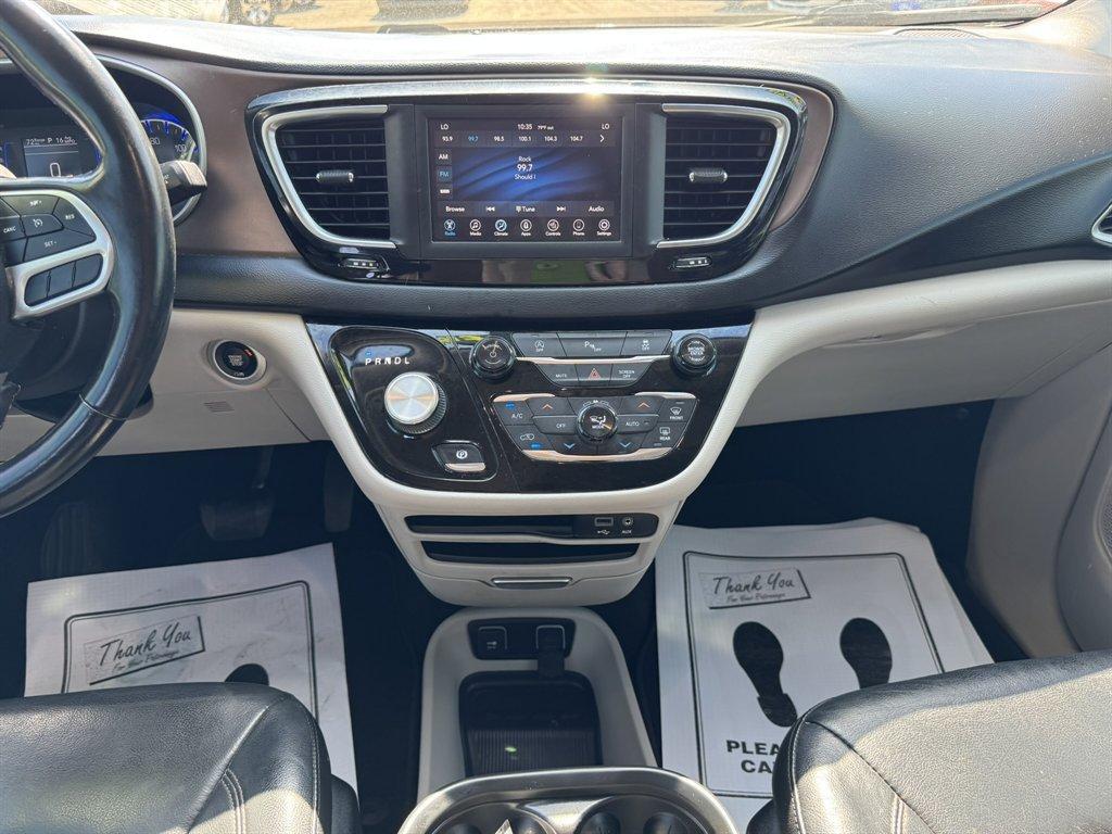 2019 Silver /Black Chrysler Pacifica (2C4RC1BG4KR) with an 3.6l V6 MPI Dohc 3.6l engine, Automatic transmission, located at 745 East Steele Rd., West Columbia, SC, 29170, (803) 755-9148, 33.927212, -81.148483 - Photo#11