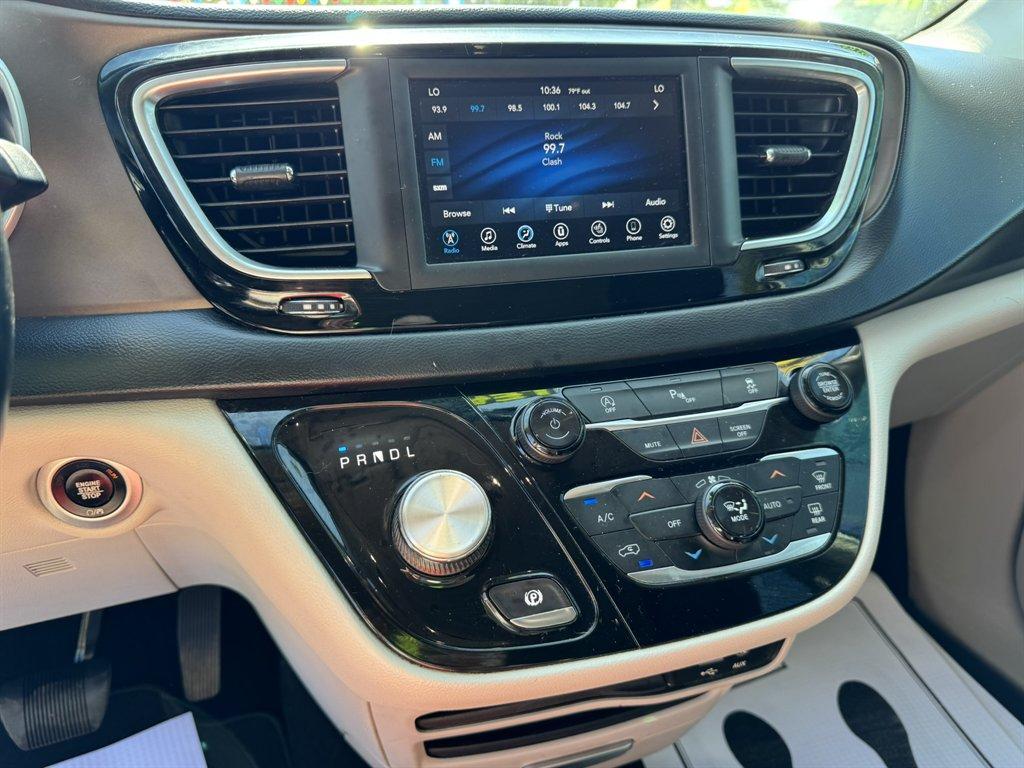 2019 Silver /Black Chrysler Pacifica (2C4RC1BG4KR) with an 3.6l V6 MPI Dohc 3.6l engine, Automatic transmission, located at 745 East Steele Rd., West Columbia, SC, 29170, (803) 755-9148, 33.927212, -81.148483 - Photo#12