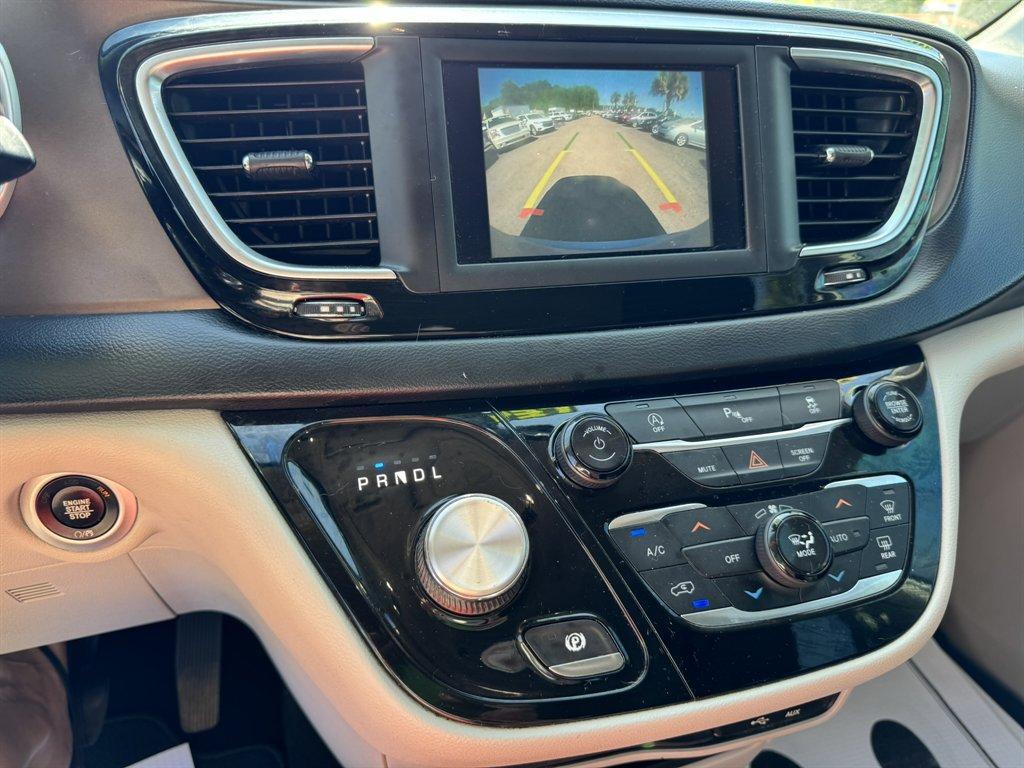 2019 Silver /Black Chrysler Pacifica (2C4RC1BG4KR) with an 3.6l V6 MPI Dohc 3.6l engine, Automatic transmission, located at 745 East Steele Rd., West Columbia, SC, 29170, (803) 755-9148, 33.927212, -81.148483 - Photo#13