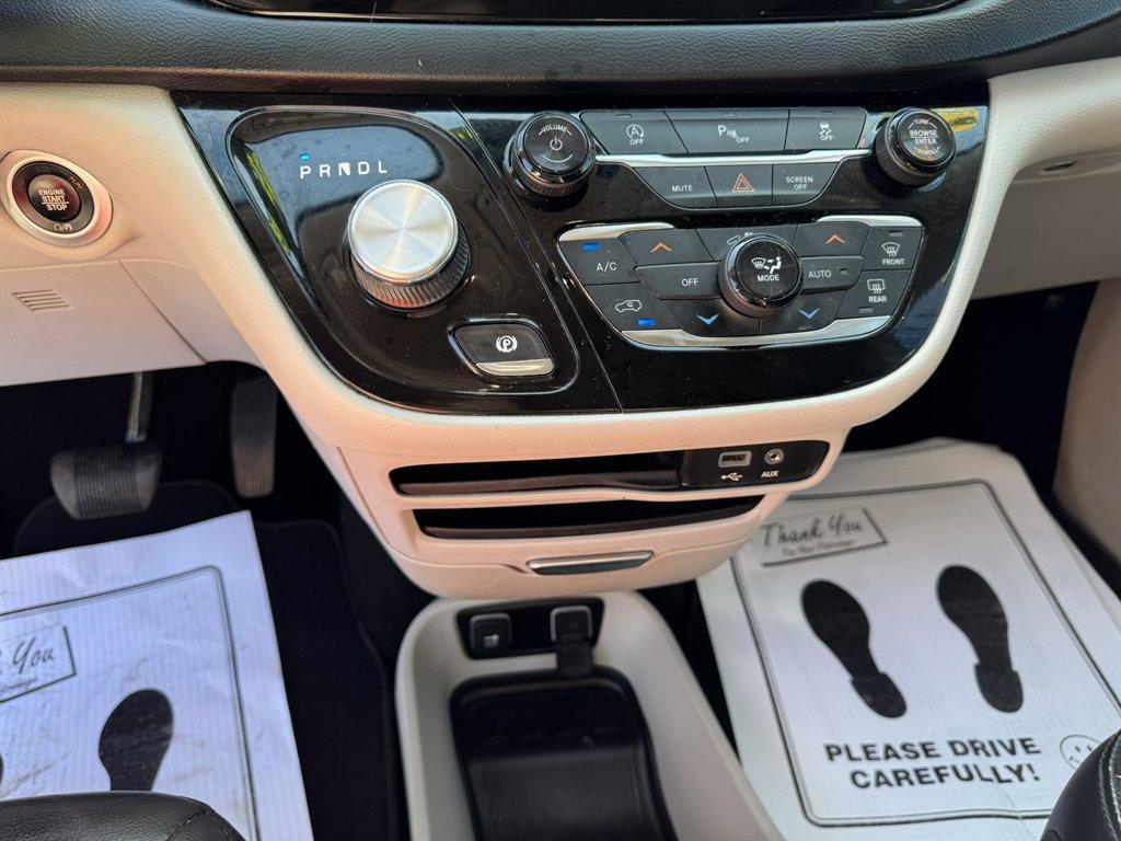 2019 Silver /Black Chrysler Pacifica (2C4RC1BG4KR) with an 3.6l V6 MPI Dohc 3.6l engine, Automatic transmission, located at 745 East Steele Rd., West Columbia, SC, 29170, (803) 755-9148, 33.927212, -81.148483 - Photo#15