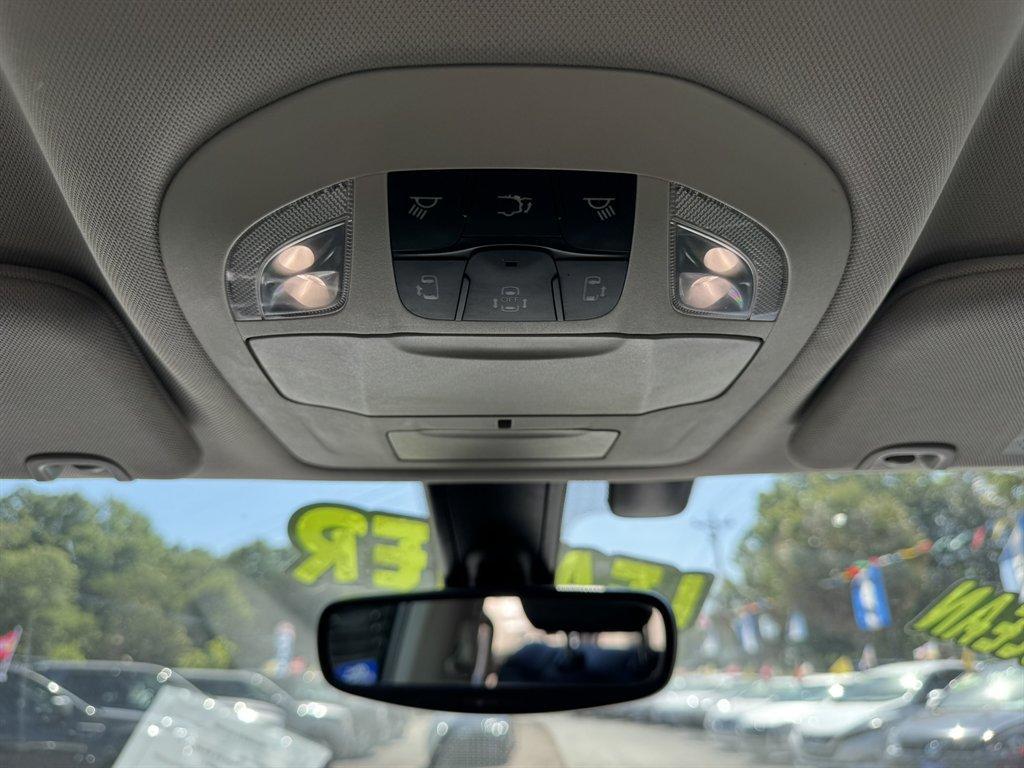 2019 Silver /Black Chrysler Pacifica (2C4RC1BG4KR) with an 3.6l V6 MPI Dohc 3.6l engine, Automatic transmission, located at 745 East Steele Rd., West Columbia, SC, 29170, (803) 755-9148, 33.927212, -81.148483 - Photo#17