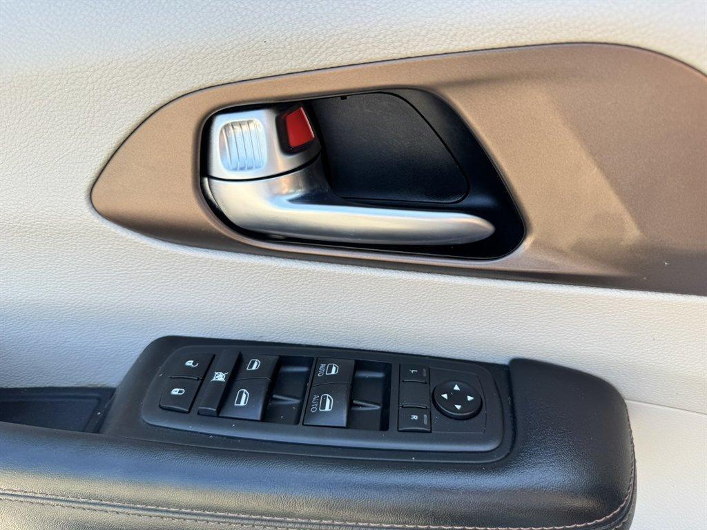 2019 Silver /Black Chrysler Pacifica (2C4RC1BG4KR) with an 3.6l V6 MPI Dohc 3.6l engine, Automatic transmission, located at 745 East Steele Rd., West Columbia, SC, 29170, (803) 755-9148, 33.927212, -81.148483 - Photo#20