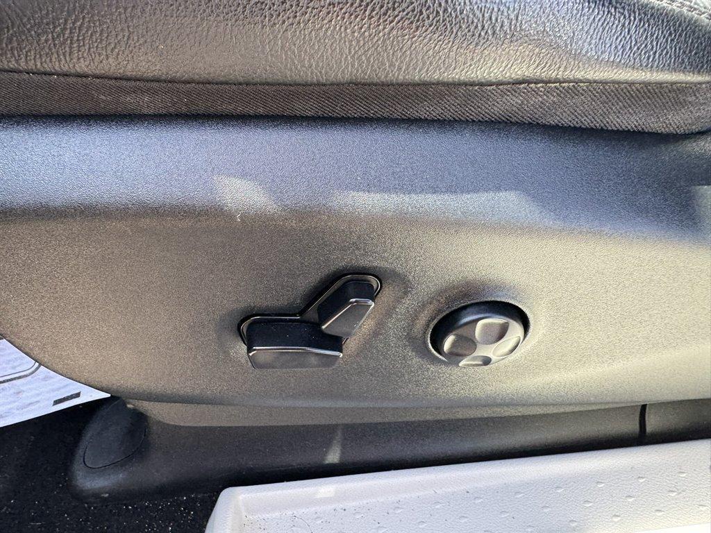 2019 Silver /Black Chrysler Pacifica (2C4RC1BG4KR) with an 3.6l V6 MPI Dohc 3.6l engine, Automatic transmission, located at 745 East Steele Rd., West Columbia, SC, 29170, (803) 755-9148, 33.927212, -81.148483 - Photo#22