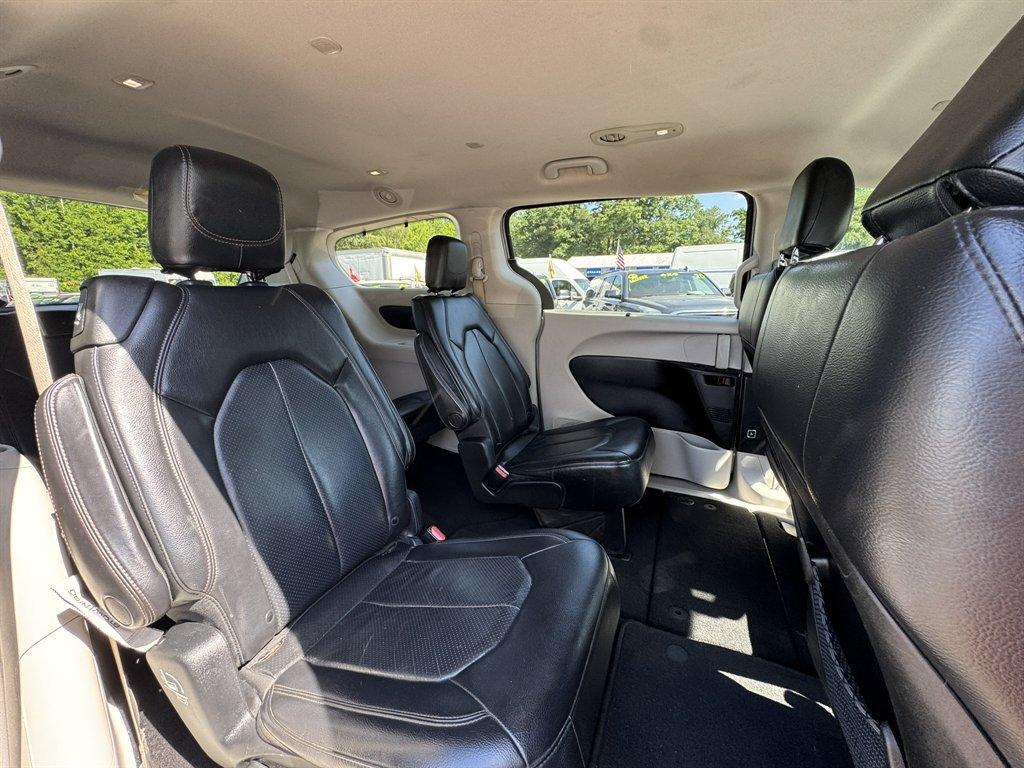 2019 Silver /Black Chrysler Pacifica (2C4RC1BG4KR) with an 3.6l V6 MPI Dohc 3.6l engine, Automatic transmission, located at 745 East Steele Rd., West Columbia, SC, 29170, (803) 755-9148, 33.927212, -81.148483 - Photo#25