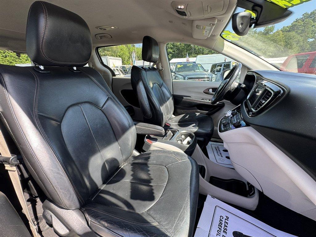 2019 Silver /Black Chrysler Pacifica (2C4RC1BG4KR) with an 3.6l V6 MPI Dohc 3.6l engine, Automatic transmission, located at 745 East Steele Rd., West Columbia, SC, 29170, (803) 755-9148, 33.927212, -81.148483 - Photo#27