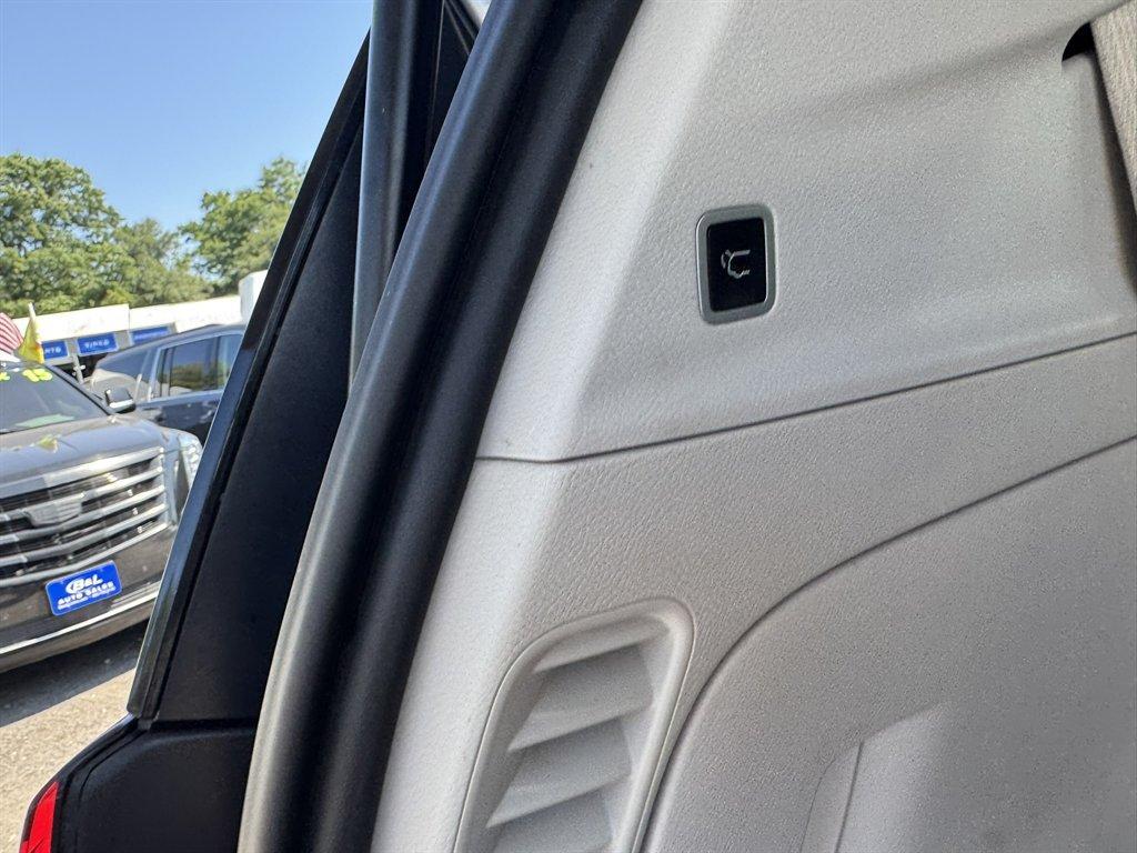 2019 Silver /Black Chrysler Pacifica (2C4RC1BG4KR) with an 3.6l V6 MPI Dohc 3.6l engine, Automatic transmission, located at 745 East Steele Rd., West Columbia, SC, 29170, (803) 755-9148, 33.927212, -81.148483 - Photo#29