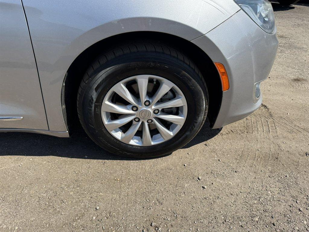 2019 Silver /Black Chrysler Pacifica (2C4RC1BG4KR) with an 3.6l V6 MPI Dohc 3.6l engine, Automatic transmission, located at 745 East Steele Rd., West Columbia, SC, 29170, (803) 755-9148, 33.927212, -81.148483 - Photo#30