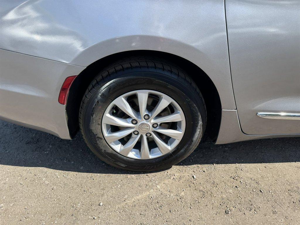 2019 Silver /Black Chrysler Pacifica (2C4RC1BG4KR) with an 3.6l V6 MPI Dohc 3.6l engine, Automatic transmission, located at 745 East Steele Rd., West Columbia, SC, 29170, (803) 755-9148, 33.927212, -81.148483 - Photo#31