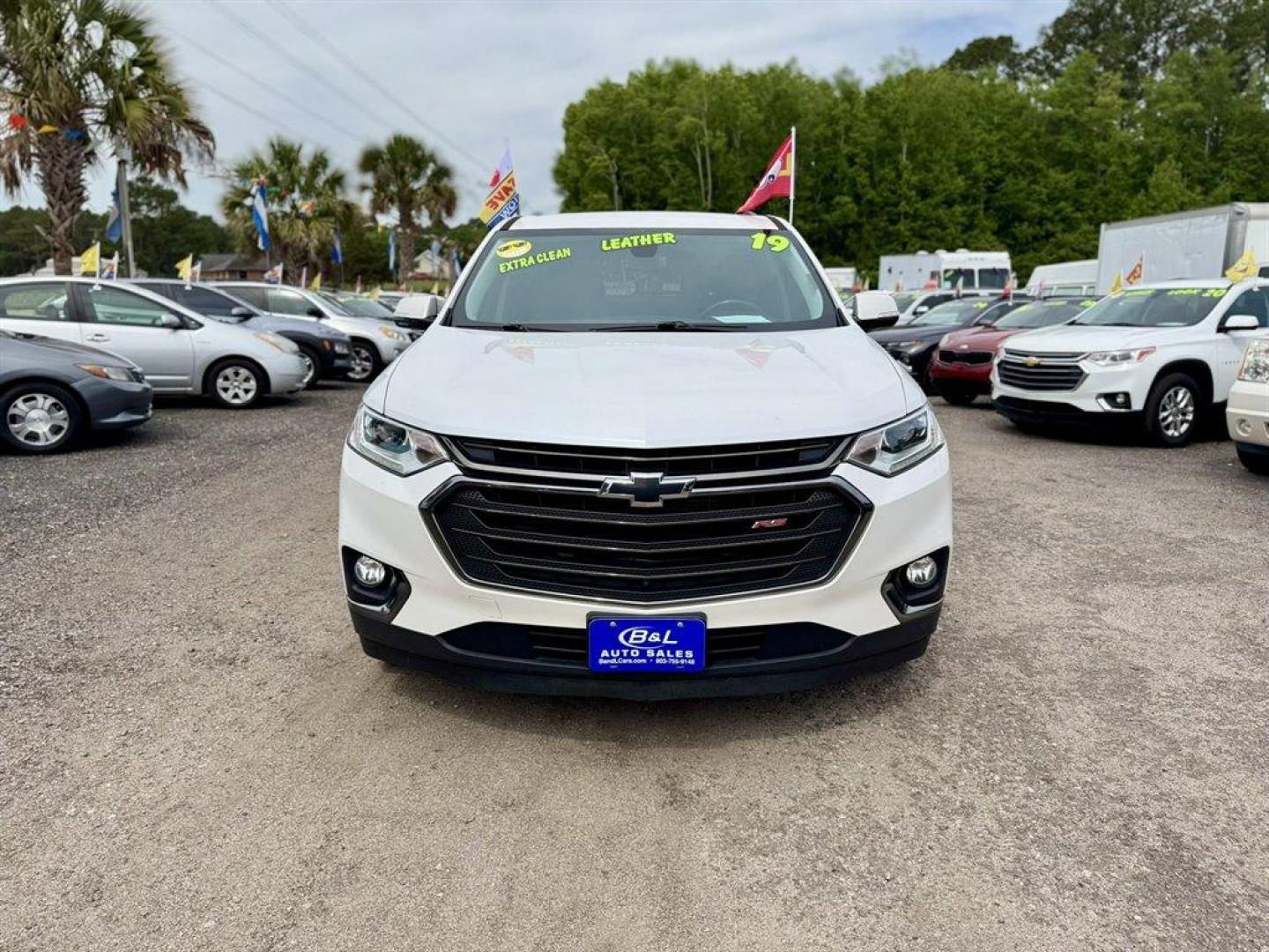 2019 White /Black Chevrolet Traverse (1GNERJKW9KJ) with an 3.6l V6 DI Dohc 3.6l engine, Automatic transmission, located at 745 East Steele Rd., West Columbia, SC, 29170, (803) 755-9148, 33.927212, -81.148483 - Photo#1