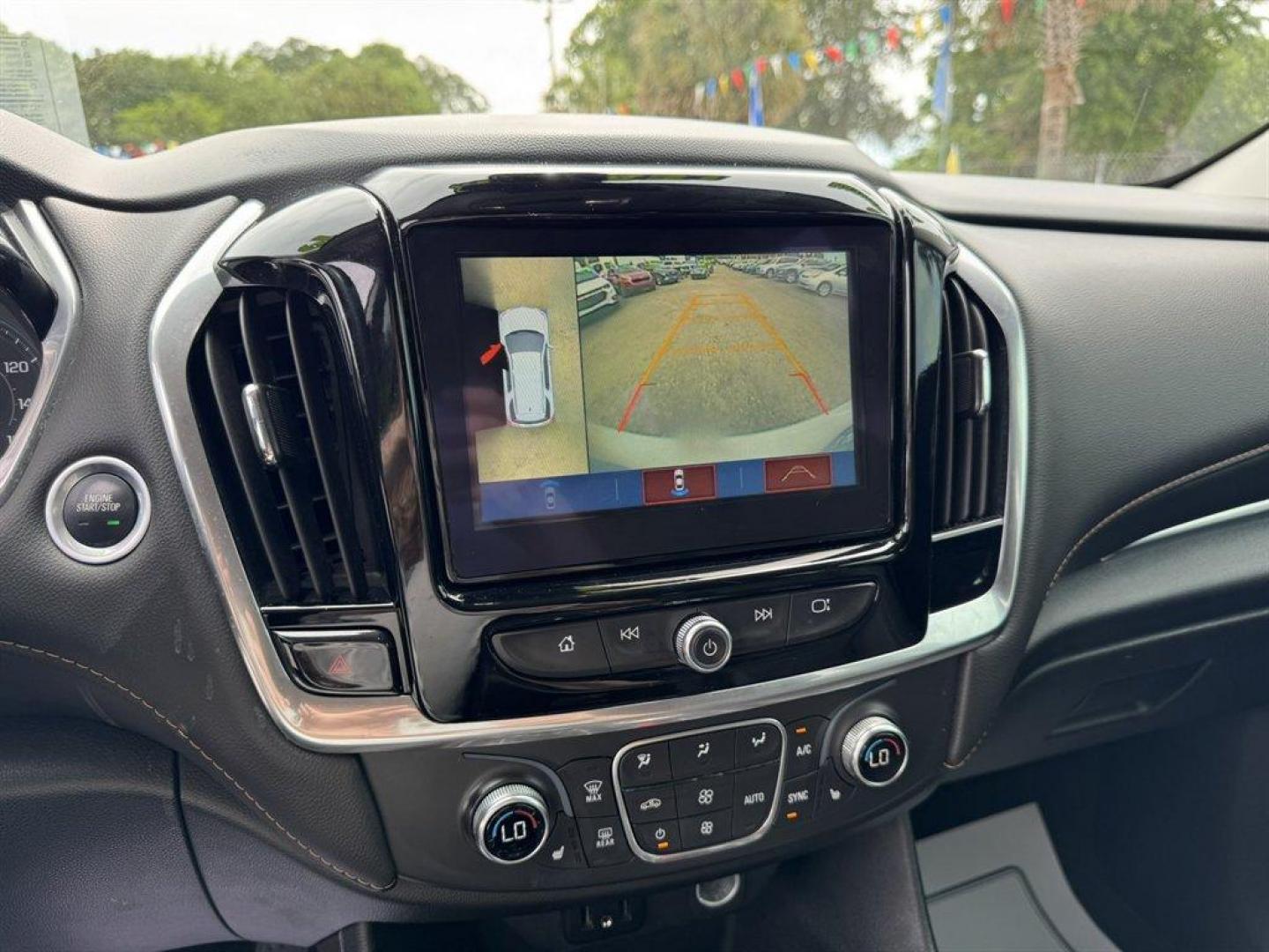 2019 White /Black Chevrolet Traverse (1GNERJKW9KJ) with an 3.6l V6 DI Dohc 3.6l engine, Automatic transmission, located at 745 East Steele Rd., West Columbia, SC, 29170, (803) 755-9148, 33.927212, -81.148483 - Photo#14