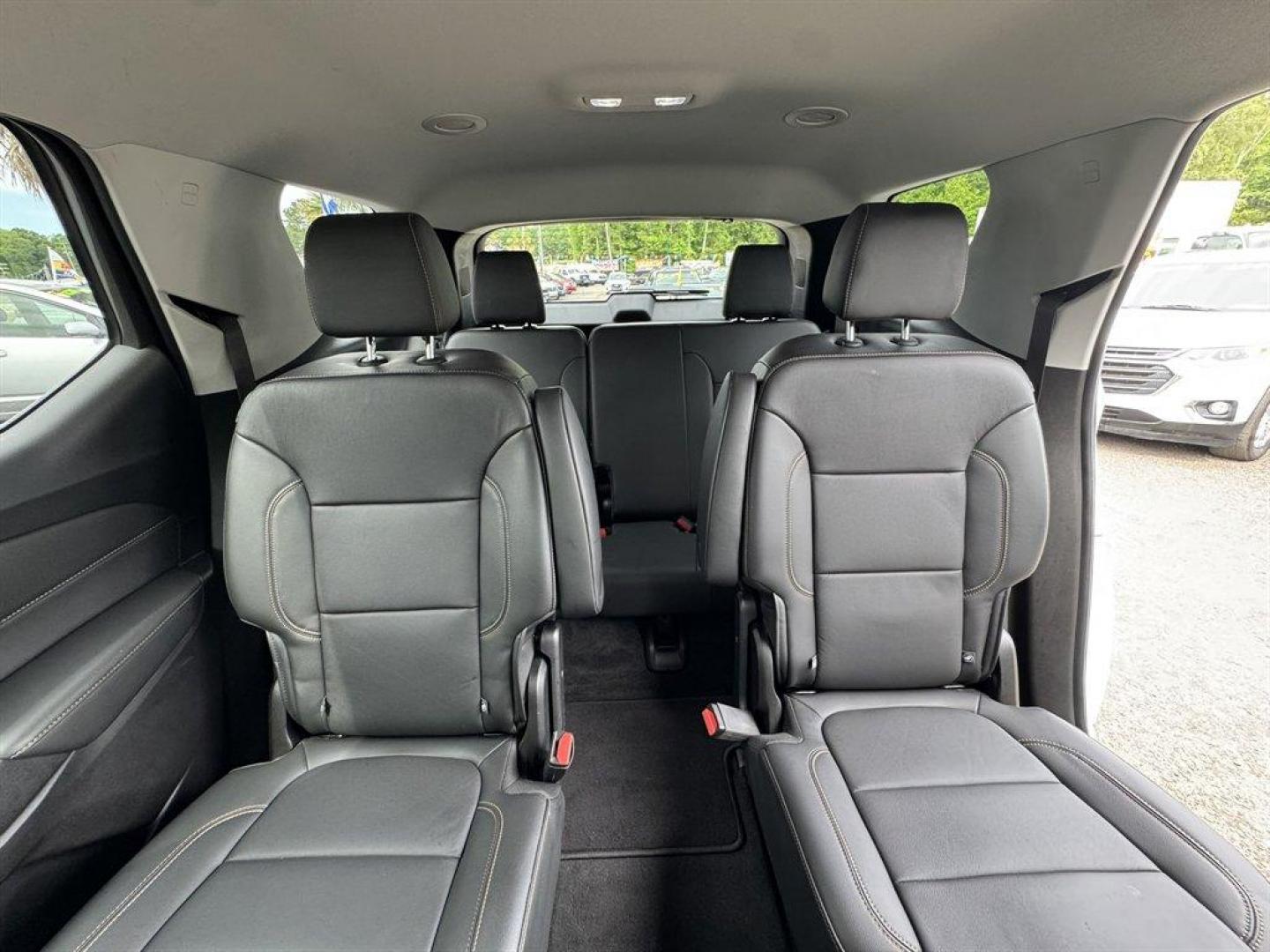2019 White /Black Chevrolet Traverse (1GNERJKW9KJ) with an 3.6l V6 DI Dohc 3.6l engine, Automatic transmission, located at 745 East Steele Rd., West Columbia, SC, 29170, (803) 755-9148, 33.927212, -81.148483 - Photo#25
