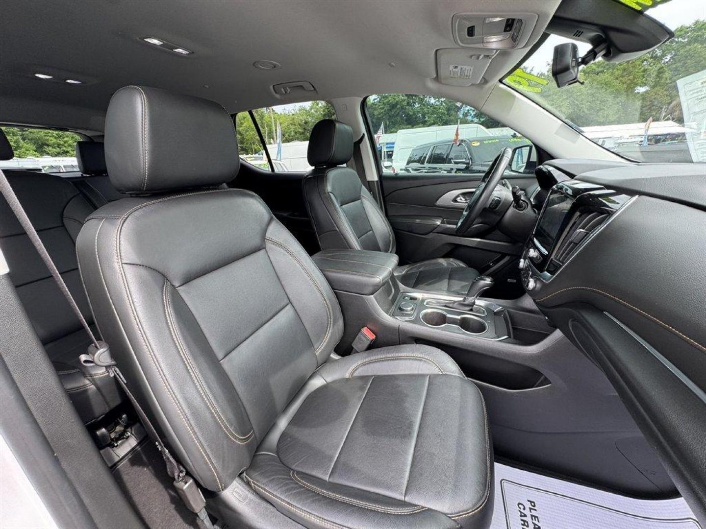 2019 White /Black Chevrolet Traverse (1GNERJKW9KJ) with an 3.6l V6 DI Dohc 3.6l engine, Automatic transmission, located at 745 East Steele Rd., West Columbia, SC, 29170, (803) 755-9148, 33.927212, -81.148483 - Photo#29