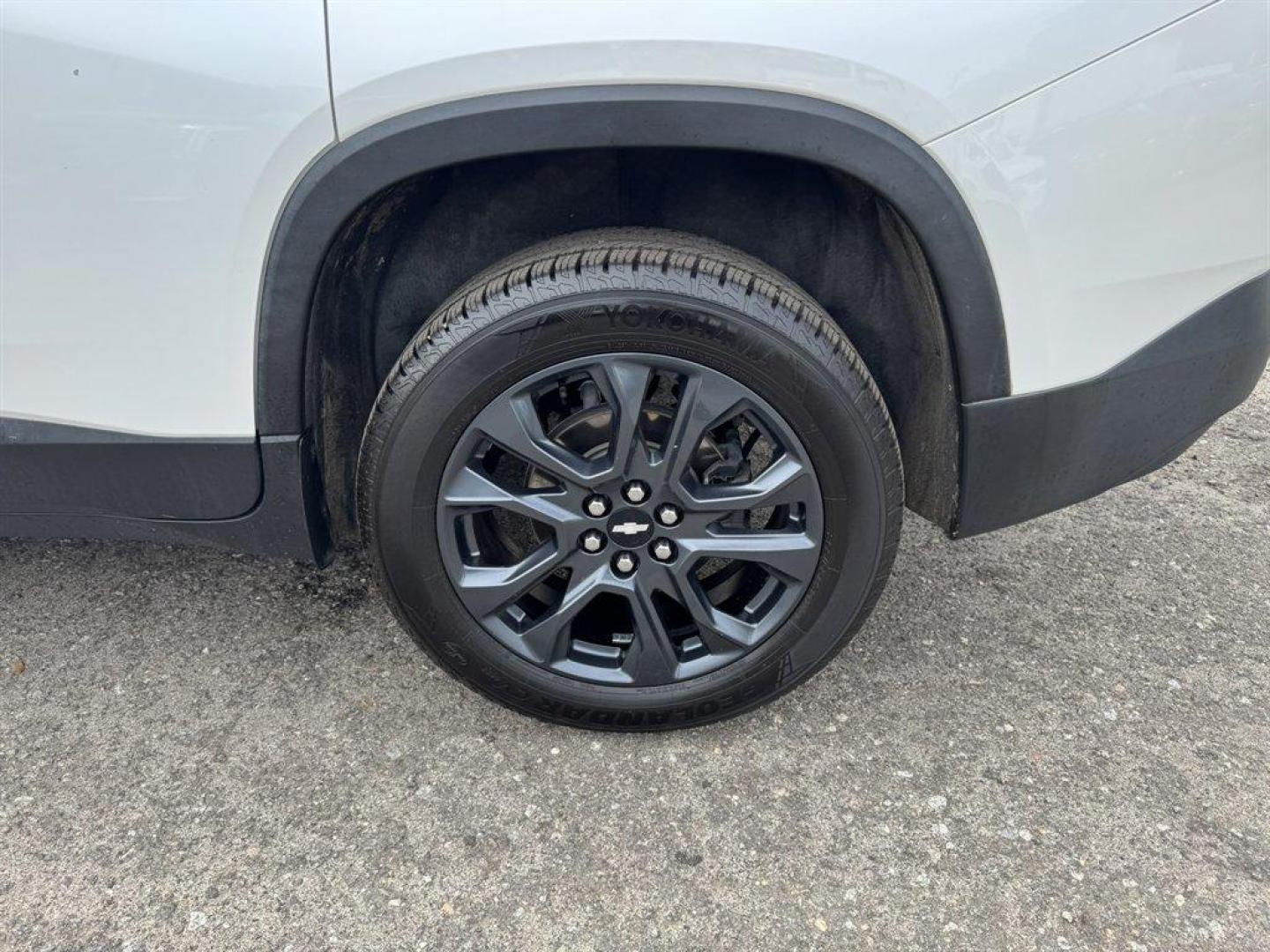 2019 White /Black Chevrolet Traverse (1GNERJKW9KJ) with an 3.6l V6 DI Dohc 3.6l engine, Automatic transmission, located at 745 East Steele Rd., West Columbia, SC, 29170, (803) 755-9148, 33.927212, -81.148483 - Photo#36