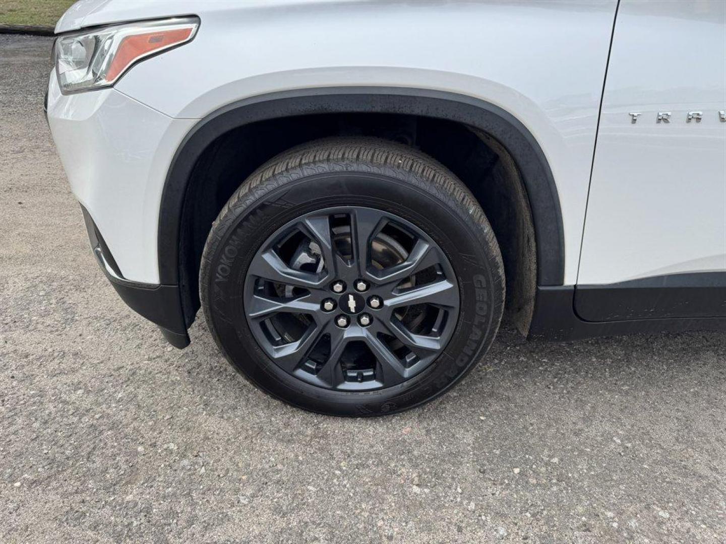 2019 White /Black Chevrolet Traverse (1GNERJKW9KJ) with an 3.6l V6 DI Dohc 3.6l engine, Automatic transmission, located at 745 East Steele Rd., West Columbia, SC, 29170, (803) 755-9148, 33.927212, -81.148483 - Photo#37