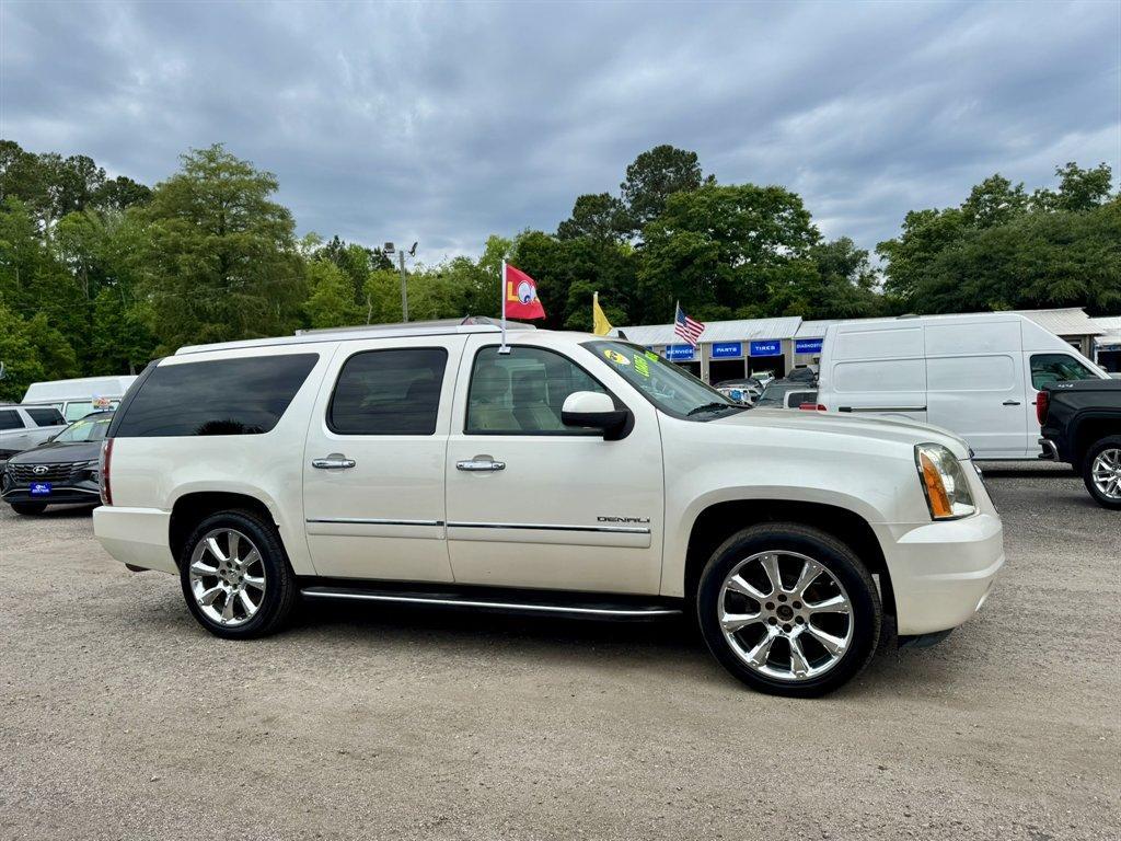 2012 White /Taupe GMC Yukon XL (1GKS2MEF0CR) with an 6.2l V8 SFI OHV Flex 6.2l engine, Automatic transmission, located at 745 East Steele Rd., West Columbia, SC, 29170, (803) 755-9148, 33.927212, -81.148483 - Photo#2