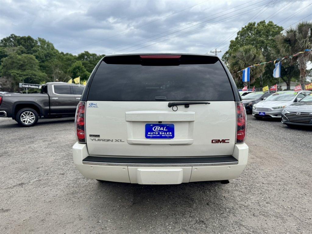 2012 White /Taupe GMC Yukon XL (1GKS2MEF0CR) with an 6.2l V8 SFI OHV Flex 6.2l engine, Automatic transmission, located at 745 East Steele Rd., West Columbia, SC, 29170, (803) 755-9148, 33.927212, -81.148483 - Photo#4