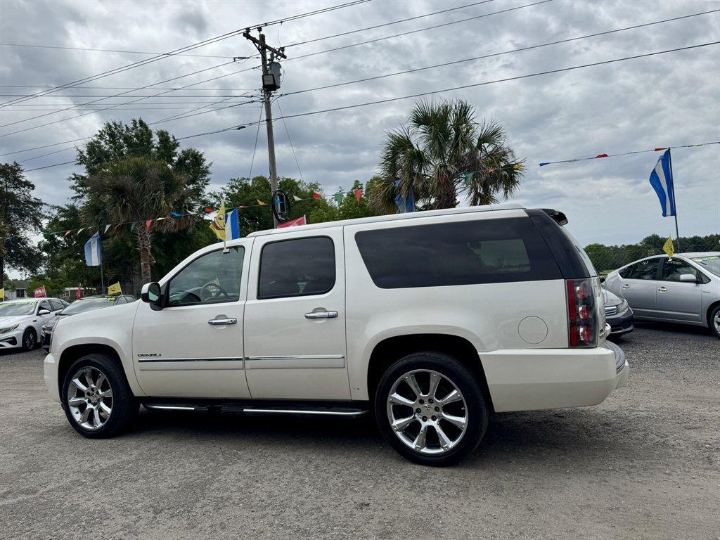 2012 White /Taupe GMC Yukon XL (1GKS2MEF0CR) with an 6.2l V8 SFI OHV Flex 6.2l engine, Automatic transmission, located at 745 East Steele Rd., West Columbia, SC, 29170, (803) 755-9148, 33.927212, -81.148483 - Photo#5