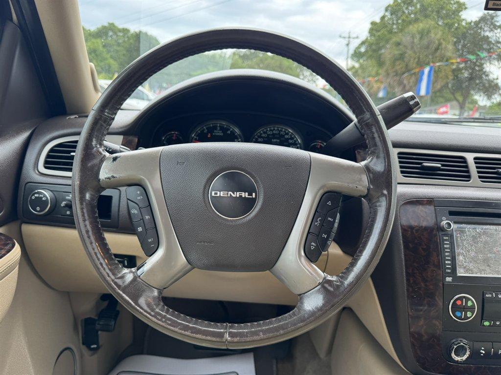 2012 White /Taupe GMC Yukon XL (1GKS2MEF0CR) with an 6.2l V8 SFI OHV Flex 6.2l engine, Automatic transmission, located at 745 East Steele Rd., West Columbia, SC, 29170, (803) 755-9148, 33.927212, -81.148483 - Photo#7