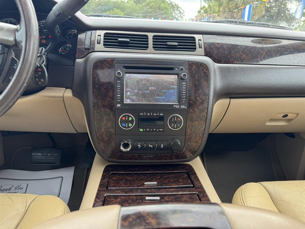 2012 White /Taupe GMC Yukon XL (1GKS2MEF0CR) with an 6.2l V8 SFI OHV Flex 6.2l engine, Automatic transmission, located at 745 East Steele Rd., West Columbia, SC, 29170, (803) 755-9148, 33.927212, -81.148483 - Photo#10