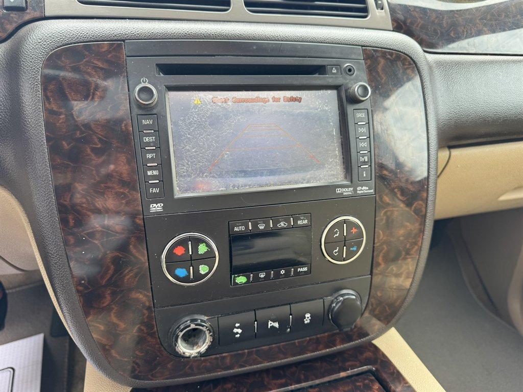 2012 White /Taupe GMC Yukon XL (1GKS2MEF0CR) with an 6.2l V8 SFI OHV Flex 6.2l engine, Automatic transmission, located at 745 East Steele Rd., West Columbia, SC, 29170, (803) 755-9148, 33.927212, -81.148483 - Photo#11