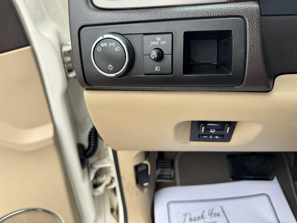 2012 White /Taupe GMC Yukon XL (1GKS2MEF0CR) with an 6.2l V8 SFI OHV Flex 6.2l engine, Automatic transmission, located at 745 East Steele Rd., West Columbia, SC, 29170, (803) 755-9148, 33.927212, -81.148483 - Photo#15