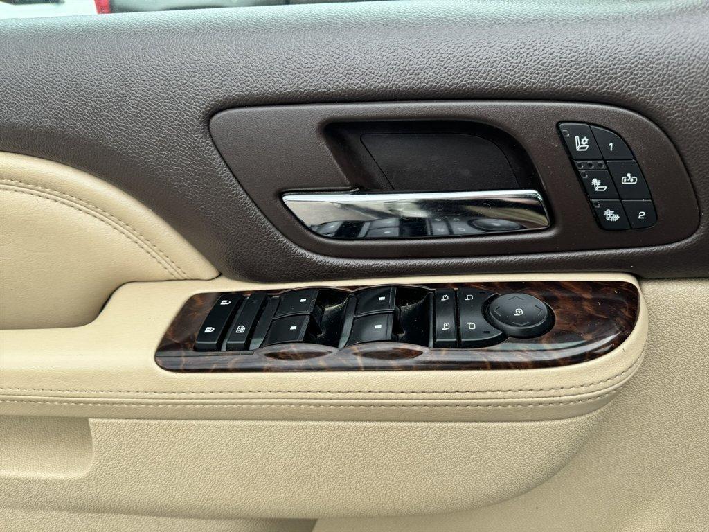 2012 White /Taupe GMC Yukon XL (1GKS2MEF0CR) with an 6.2l V8 SFI OHV Flex 6.2l engine, Automatic transmission, located at 745 East Steele Rd., West Columbia, SC, 29170, (803) 755-9148, 33.927212, -81.148483 - Photo#17