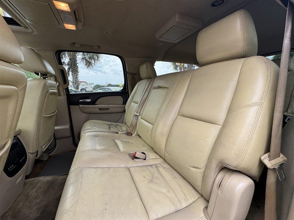 2012 White /Taupe GMC Yukon XL (1GKS2MEF0CR) with an 6.2l V8 SFI OHV Flex 6.2l engine, Automatic transmission, located at 745 East Steele Rd., West Columbia, SC, 29170, (803) 755-9148, 33.927212, -81.148483 - Photo#21