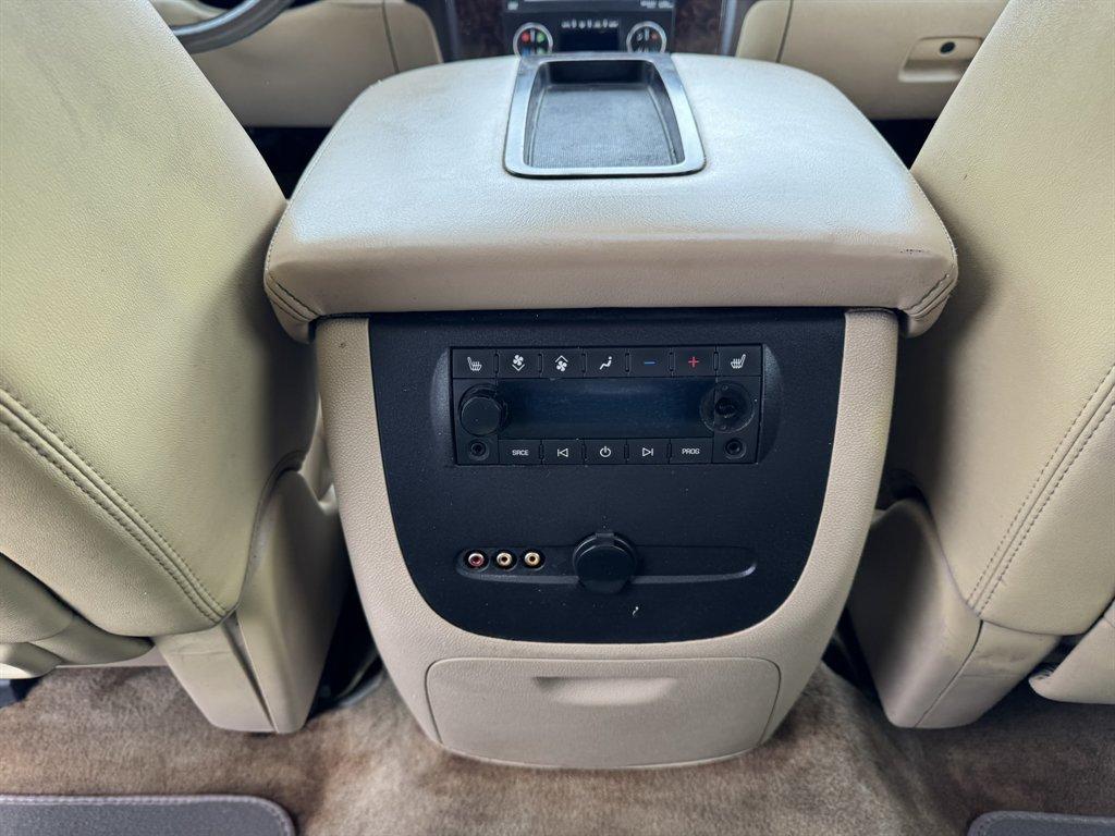 2012 White /Taupe GMC Yukon XL (1GKS2MEF0CR) with an 6.2l V8 SFI OHV Flex 6.2l engine, Automatic transmission, located at 745 East Steele Rd., West Columbia, SC, 29170, (803) 755-9148, 33.927212, -81.148483 - Photo#22