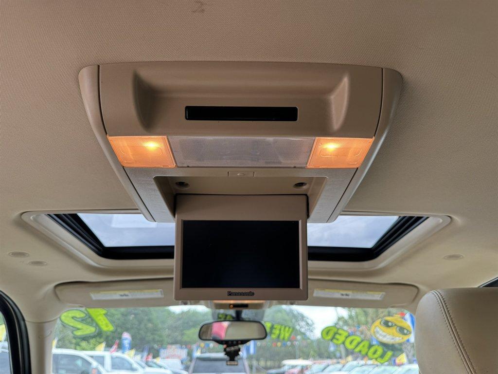 2012 White /Taupe GMC Yukon XL (1GKS2MEF0CR) with an 6.2l V8 SFI OHV Flex 6.2l engine, Automatic transmission, located at 745 East Steele Rd., West Columbia, SC, 29170, (803) 755-9148, 33.927212, -81.148483 - Photo#23
