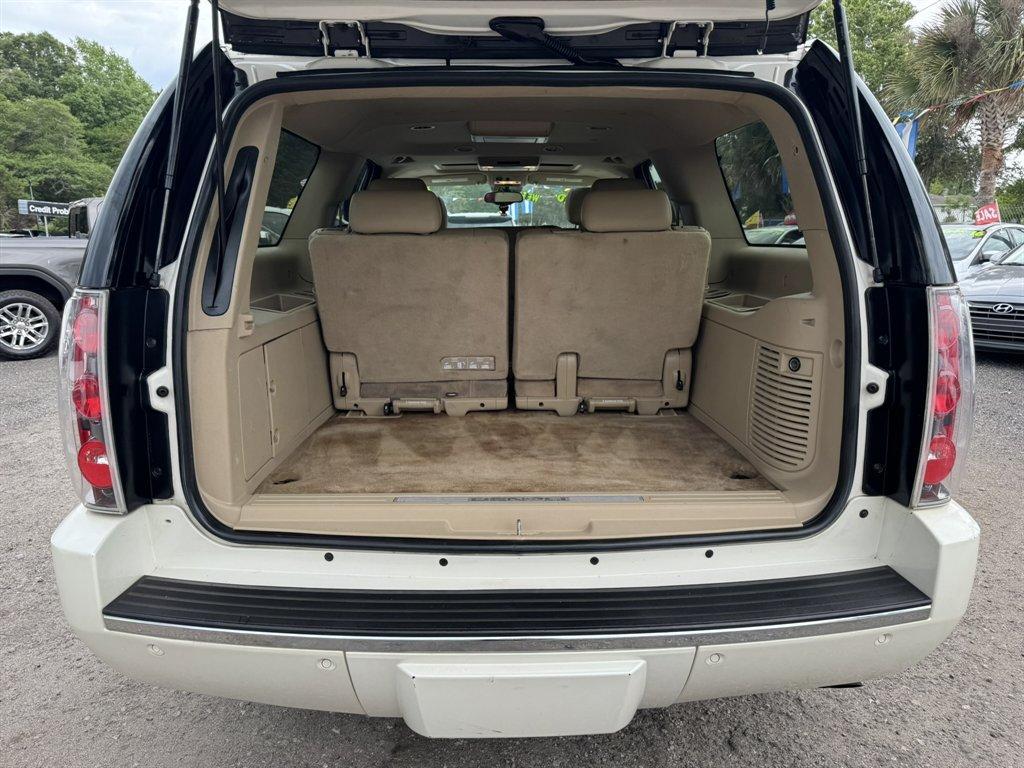 2012 White /Taupe GMC Yukon XL (1GKS2MEF0CR) with an 6.2l V8 SFI OHV Flex 6.2l engine, Automatic transmission, located at 745 East Steele Rd., West Columbia, SC, 29170, (803) 755-9148, 33.927212, -81.148483 - Photo#30