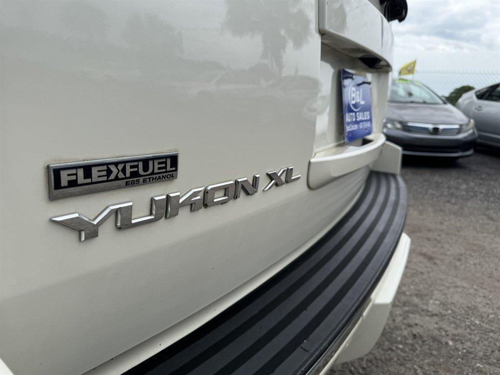 2012 White /Taupe GMC Yukon XL (1GKS2MEF0CR) with an 6.2l V8 SFI OHV Flex 6.2l engine, Automatic transmission, located at 745 East Steele Rd., West Columbia, SC, 29170, (803) 755-9148, 33.927212, -81.148483 - Photo#31