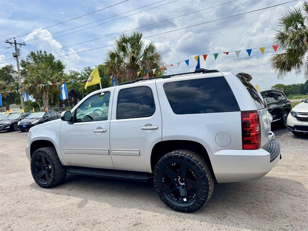 2013 Silver /Black Chevrolet Tahoe (1GNSCBE04DR) with an 5.3l V8 SFI Flex 5.3l engine, Automatic transmission, located at 745 East Steele Rd., West Columbia, SC, 29170, (803) 755-9148, 33.927212, -81.148483 - Photo#5