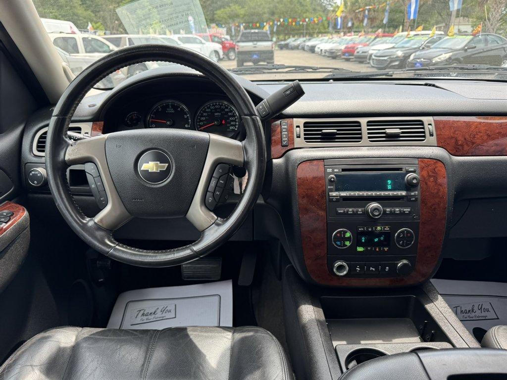 2013 Silver /Black Chevrolet Tahoe (1GNSCBE04DR) with an 5.3l V8 SFI Flex 5.3l engine, Automatic transmission, located at 745 East Steele Rd., West Columbia, SC, 29170, (803) 755-9148, 33.927212, -81.148483 - Photo#6